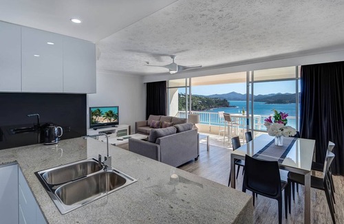 Hamilton Island Apartment | Whitsunday Apartment West 1002