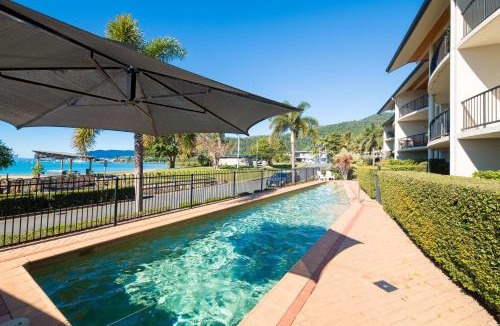 Cannonvale Apartment | Whitsunday Beachfront Apartment on Coral Esplanade