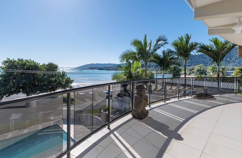 Cannonvale Apartment | Whitsunday Escape - Beachfront Penthouse with Shared Pool