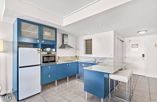 Airlie Beach Apartment | Whitsunday Oceans! Infinity Pool, Restaurant, Gym, Spa bath and Coral Sea View!