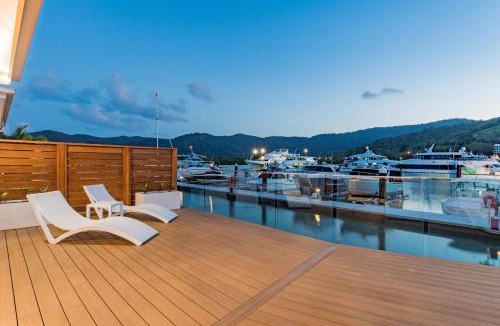 Airlie Beach House | Whitsunday Waterfront Luxury at 19 The Cove