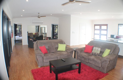 Cannonvale Hotel | Whitsundays Rainforest Retreat