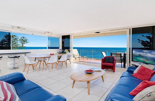 Kings Beach Apartment | Wickham Point Unit 6 Kings Beach QLD