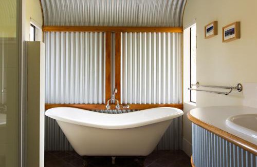 Yallingup Cabin | Wildwood Valley