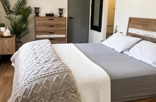 Charbon House | Willow Cabin - Reset Retreat