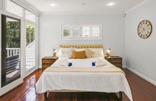 Kewarra Beach House | Willow Garden Stays Cairns - Beachfront 4 Bedroom Luxury Holiday Home