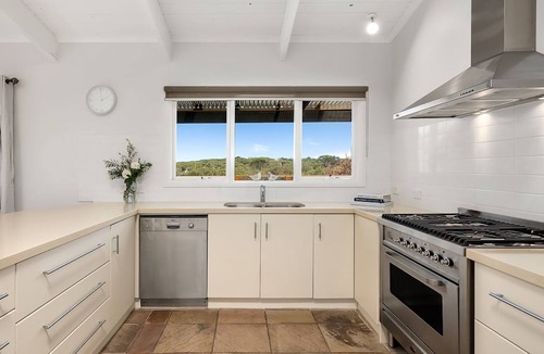 Rye House | Willowdene | Coastal Entertainer with Pool Spa and Tennis Court