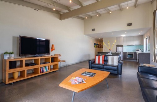 Dicky Beach Apartment | Wilson Ave Unit 2, 13 Wilson Ave