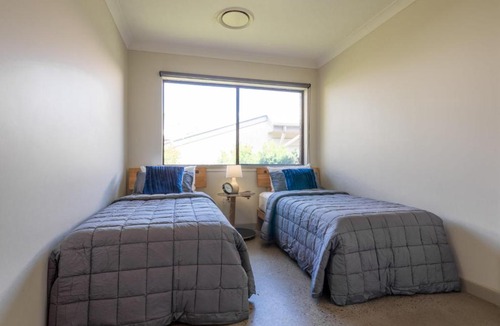 Dicky Beach Apartment | Wilson Ave Unit 2, 13 Wilson Ave