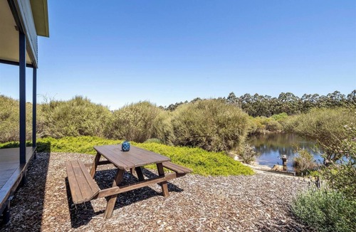Wilyabrup Cottage | Wilyabrup Waters Lakeside Haven in the Wine Region