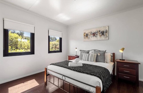 Wilyabrup House | Wilyabrup Waters - Lakeside Haven in the Wine Region