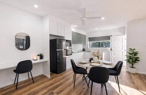 Hermit Park Apartment | Windsor Charm – 2BR Hermit Park Unit near Townsville CBD