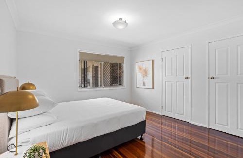Windsor Apartment | Windsor Cosy 2-Bedroom Unit in Quiet Neighborhood