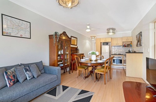 Adelaide Central Business District Apartment | Windsor Lodge 3 Bed CBD Apt
