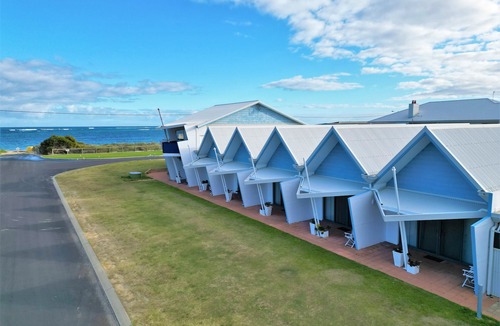 Lancelin House | Windsurfer Beach Chalet 3 - No frills holiday vibe