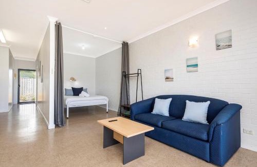 Lancelin House | Windsurfer Beach Chalet 3