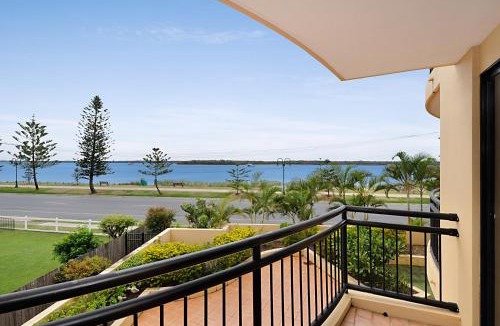 Biggera Waters Apartment | Windsurfer Resort