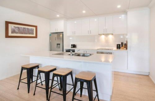 Wilyabrup Ski Chalet | Wirraway Luxury Chalet | Lake Views | Private Gardens