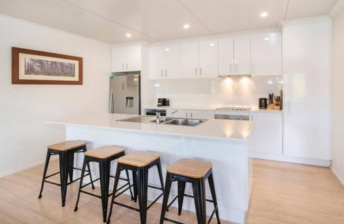 Wilyabrup Ski Chalet | Wirraway Luxury Chalet | Lake Views | Private Gardens