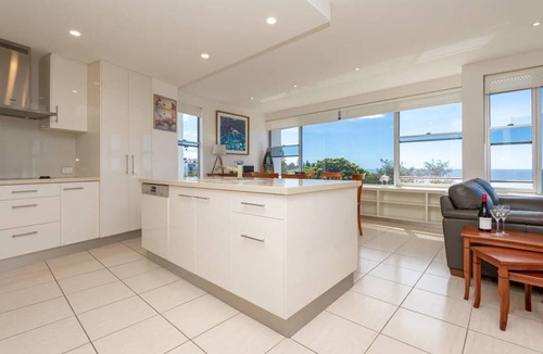 Bargara Apartment | Wow is what you will say as you enter this large modern 3 bedroom apartment