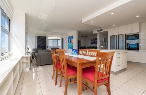 Bargara Apartment | Wow is what you will say as you enter this large modern 3 bedroom apartment