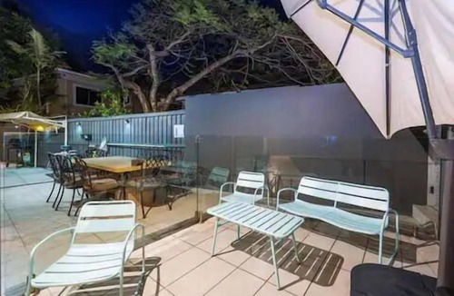 Surfers Paradise Villa | Wow Large 4 Bedrooms 4 bathroom with Private pool, 4 min walk to beach