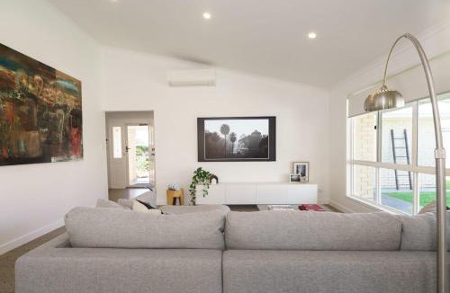 Wurtulla House | Wurtulla Beachside Family Haven, Steps to the Sea & Pool
