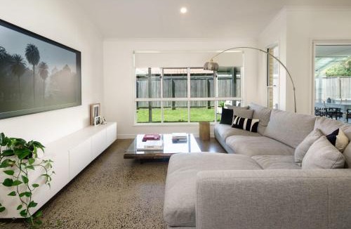 Wurtulla House | Wurtulla Beachside Family Haven, Steps to the Sea & Pool