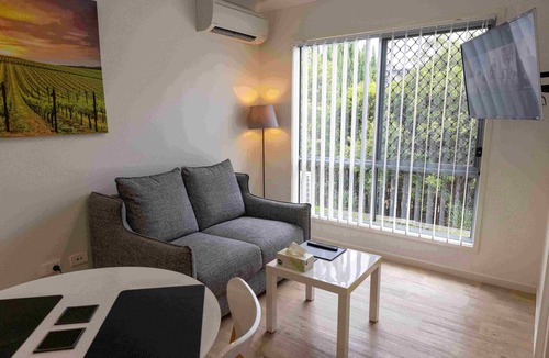 Wynnum Hotel | Wynnum Anchor Motel