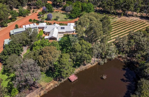 Yallingup Siding House | Yallingup Homestead - Lakeside Rural Retreat