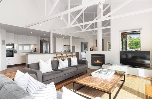 Red Hill House | 'Yambanool' Red Hill Escape