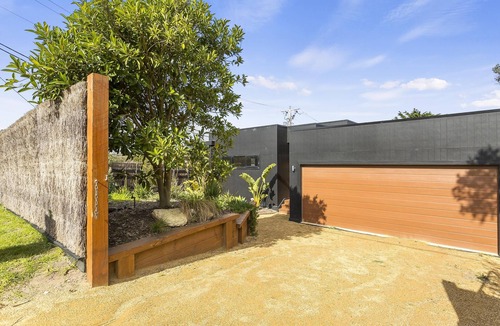 St. Andrews Beach House | Yaringa, St Andrews Beach - Pristine new family living and only moments from the surf beach