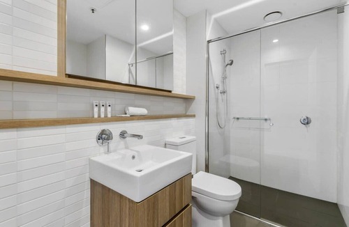 Richmond North Apartment | Yarra Trailside - Chic 1-Bed Near Trendy Shops