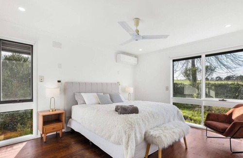 Coldstream Other | Yarra Valley farmstay - wine & views !