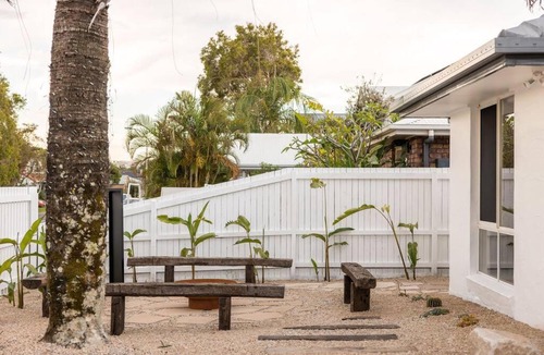 Bogangar House | Yo Caba Caba - Beach House with a Colourful Twist!