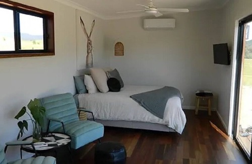 Ovens House | Yolly's Tiny House Holiday Accommodation