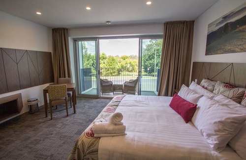 Young Hotel | Young Federation Motor Inn