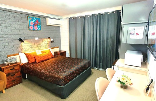 Young Hotel | Young Goldrush Motel
