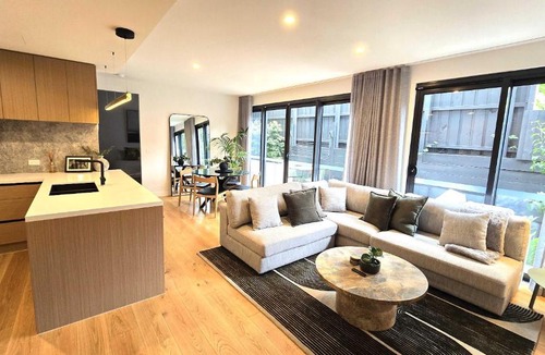 Hampton Apartment | Your 2 Bed Hampton Haven with parking