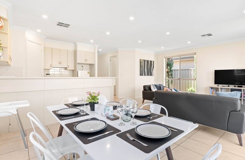 Richmond House | Your family & staff will love it here! Bed & bath linen hire included. Unlimited WIFI. Free, easy parking. Free child friendly amenities. Keyless access. Easy self check in. No stairs!