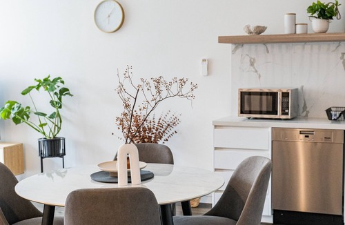 South Melbourne House | Your home away from home in South Melbourne (with garaged parking)
