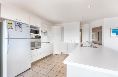 Sunshine Beach Apartment | Your home from home with ocean views