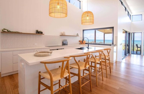 Agnes Water House | Yutori Beach Front - Sunrise at 1770 Estate