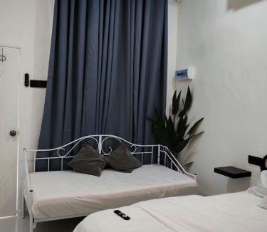 Kampung Penarik Hotel | Zaifaa Beach Inn
