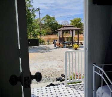 Kampung Penarik Hotel | Zaifaa Beach Inn