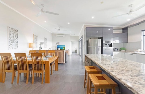 Darwin City Centre Apartment | Zen Coastline Pool - Balcony Dining - Seaview