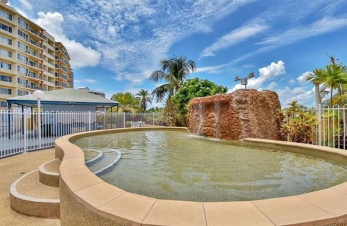 Cullen Bay Apartment | Zen Marina Rooftop Huge Balcony BBQ Sunsets