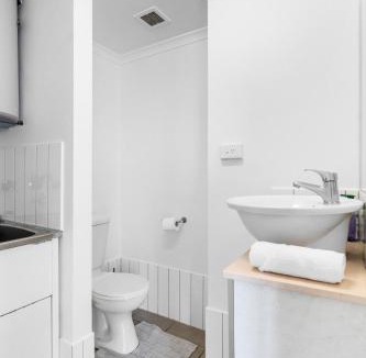 Cullen Bay Apartment | Zen Marina Rooftop with Huge Balcony - BBQ - Sunsets