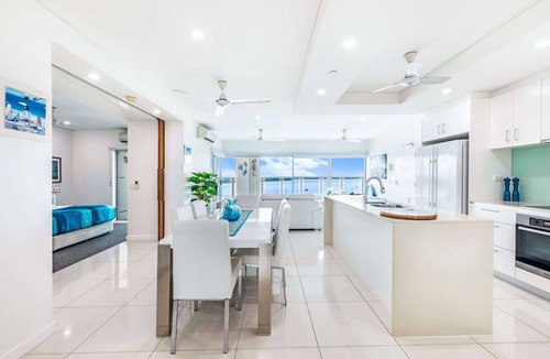 Darwin City Centre Apartment | Zen Sapphire Shore Balcony - Pool - Work Desk