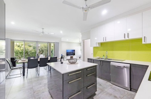 Muirhead Apartment | Zenhouse Harmony: Modern Home ~ Near CDU/Hospital